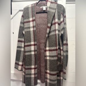 Grey and maroon sweater by maxstudio